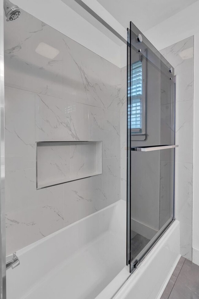 Building Photo - Bordeaux - $500 off first month rent special. 3 BR 1 Bath home, covered parking, basement, renova...