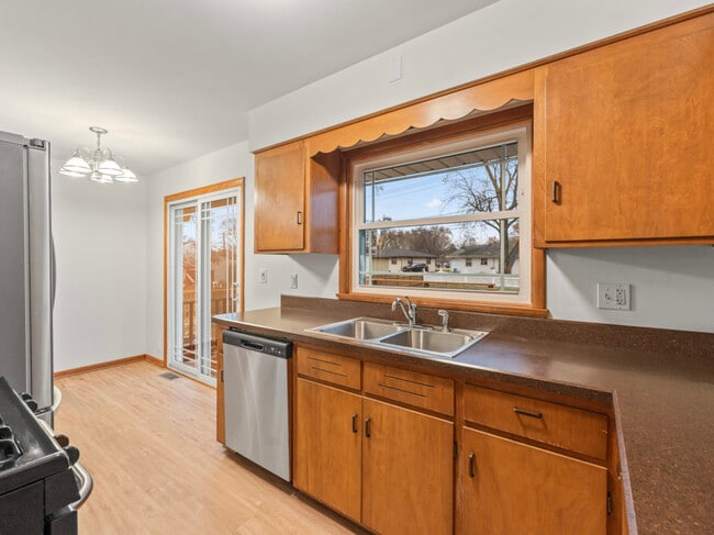 Building Photo - 327 Wallace Ave