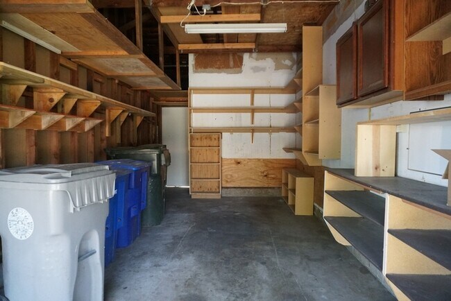 Building Photo - 20 Manley Ct