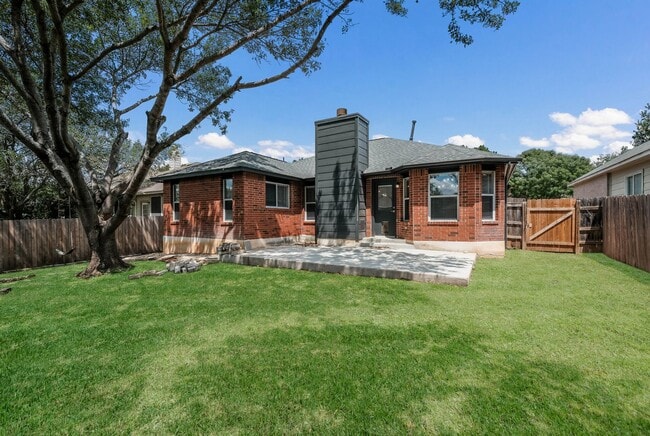 Building Photo - Updated 3-Bedroom Home with Spacious Backyard