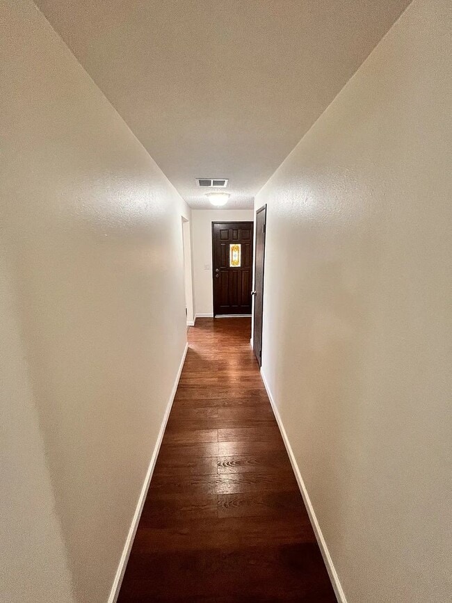 Building Photo - Rambler Golf Course View 3bd 2bath Avail. March 6th