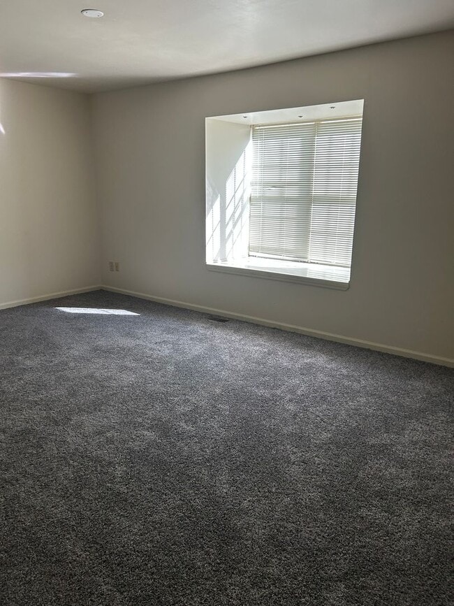 Building Photo - Town House- Rocky Mount