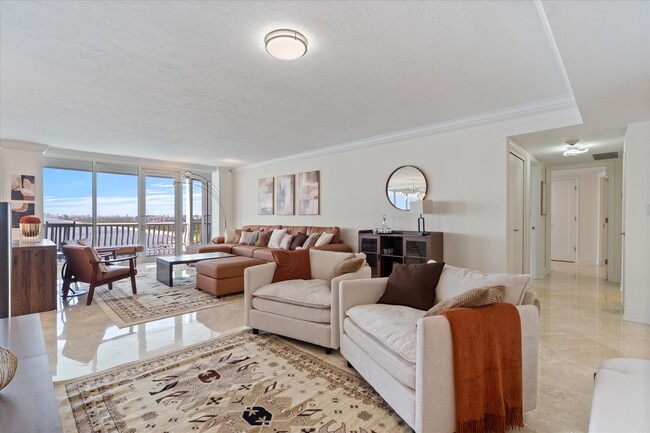 Building Photo - 2200 S Ocean Ln