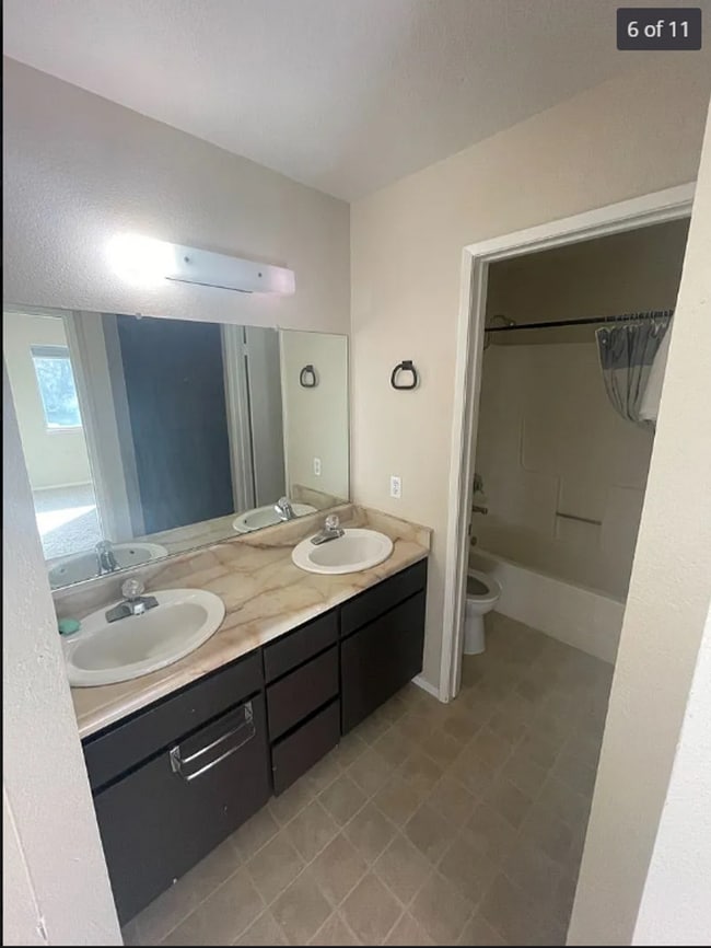 Building Photo - 2 Bed 1 Bath
