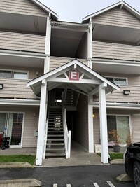 Building Photo - Move-In Ready! Renovated Modern 2BD/1BTH E...