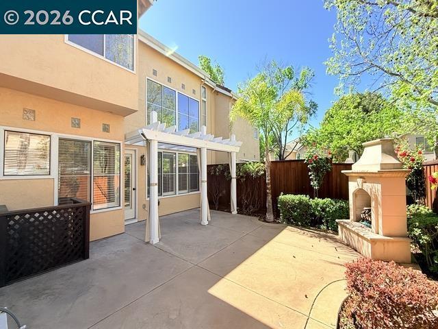 Building Photo - 6220 Lakeview Cir