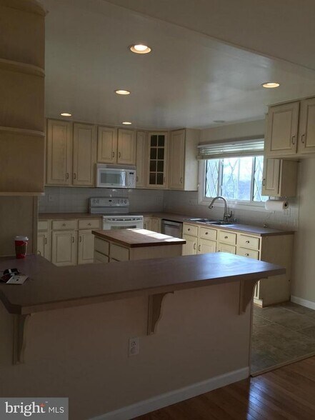 Building Photo - 9221 W Stayman Dr