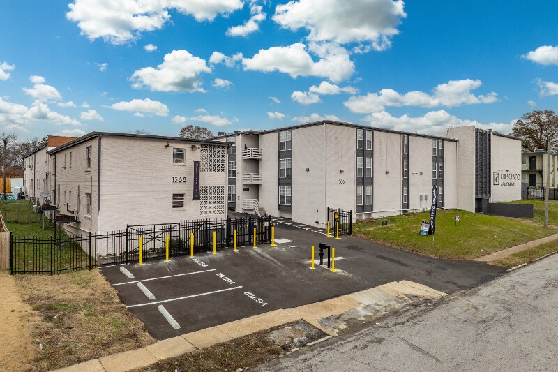 Building Photo - 1386 Court Ave