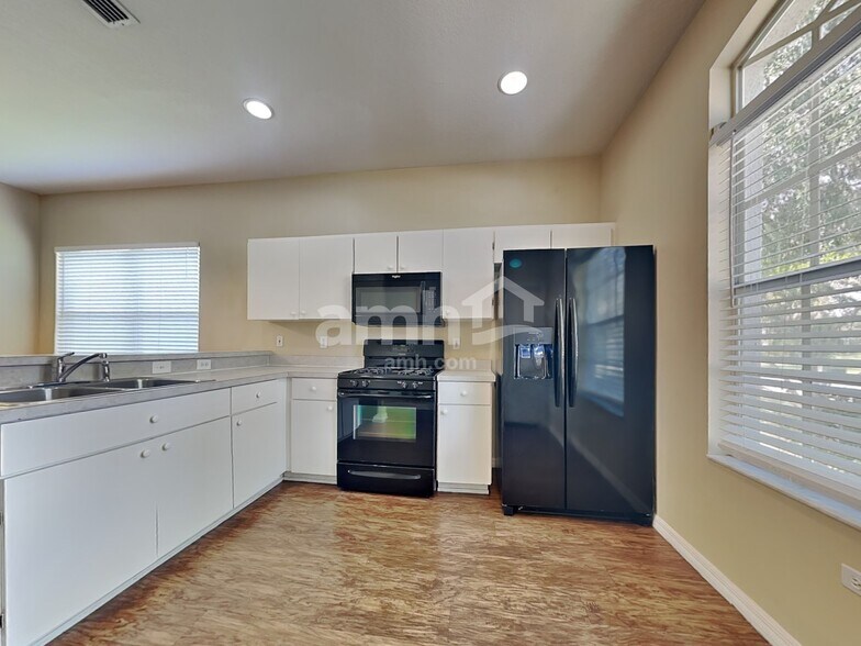 Building Photo - 7044 Monarch Park Dr