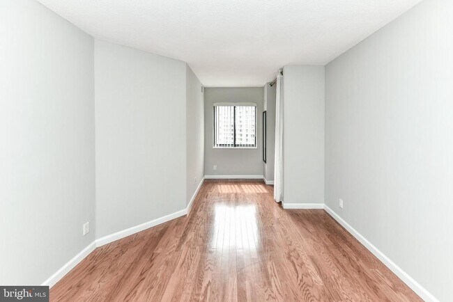 Building Photo - 900 N Stafford St