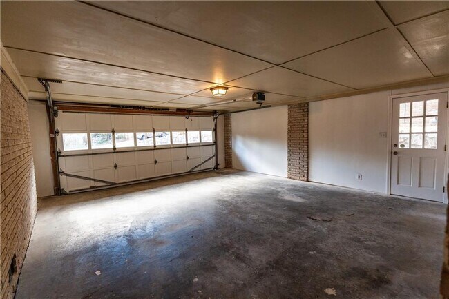 Building Photo - 2418 Sagamore Hills Dr