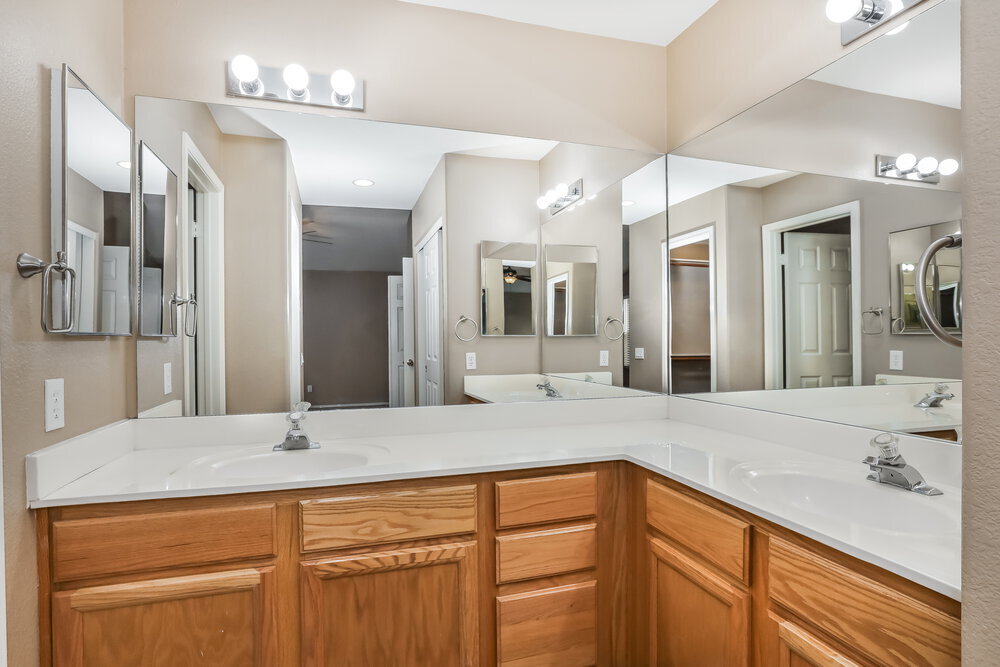 Building Photo - 250 W Juniper Ave