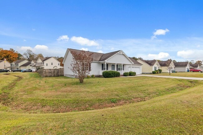 Building Photo - 3 Bedroom 2 Bathroom Home