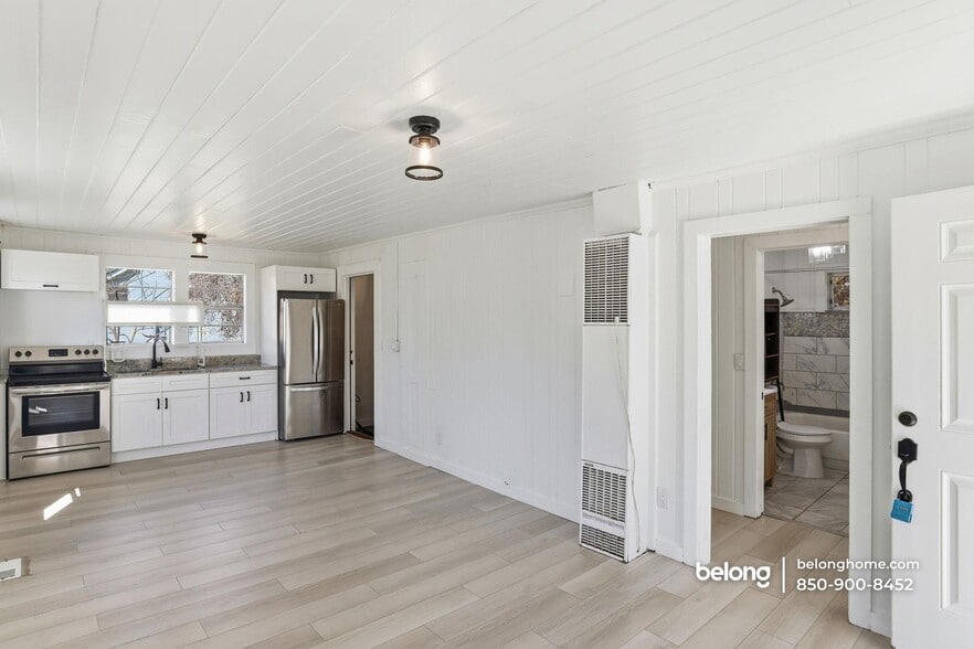 Building Photo - 16063 SE Janet St