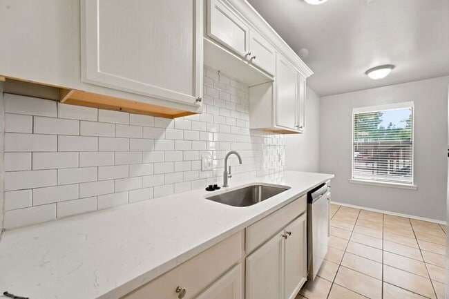 Building Photo - 2770 N Barcelona Ave