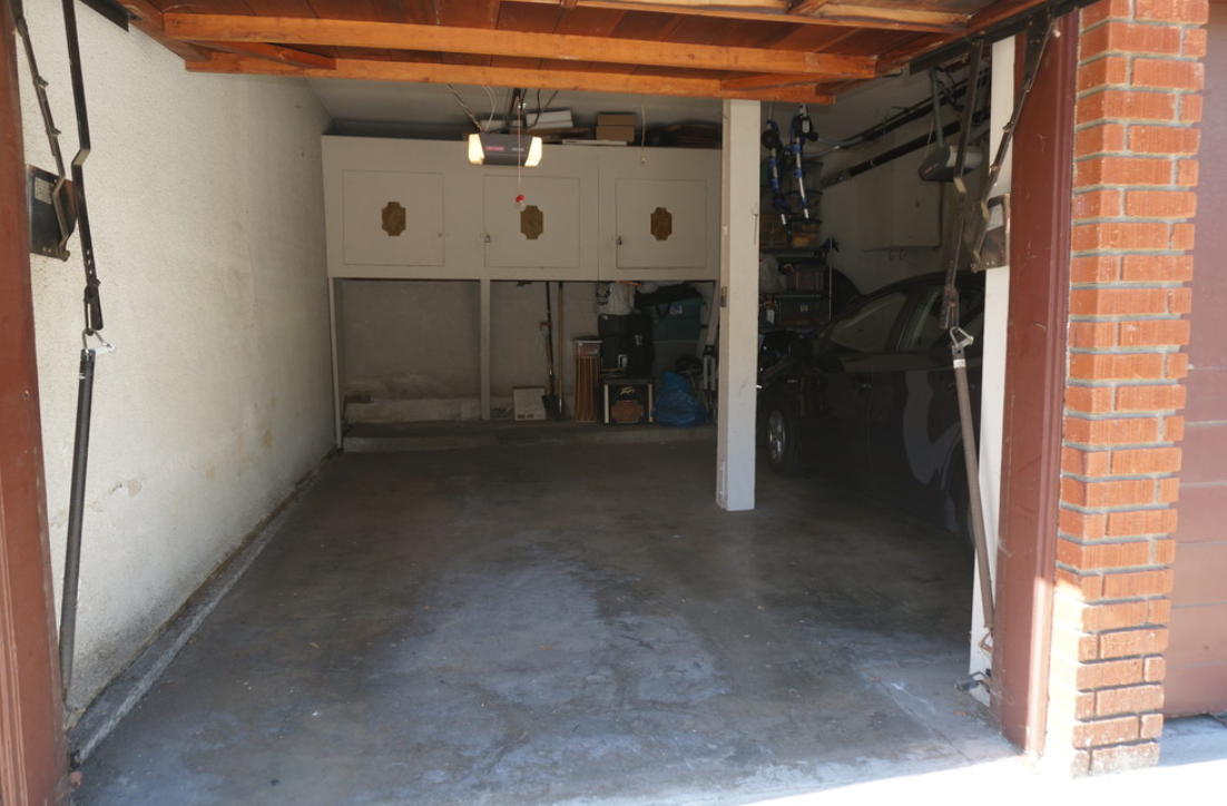 Enclosed Garage w/storage - 834 10th St