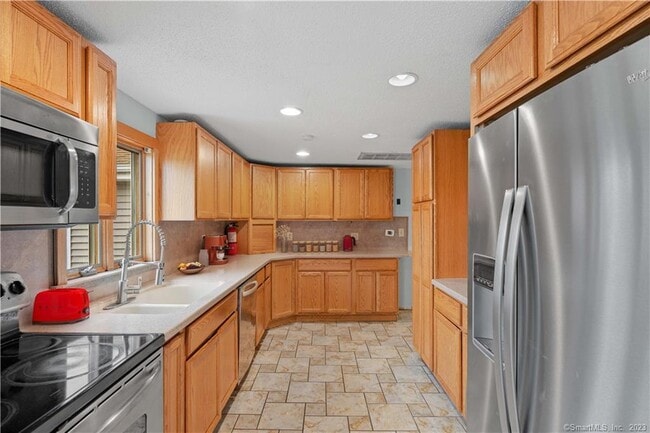 Building Photo - 224 Hartford Turnpike