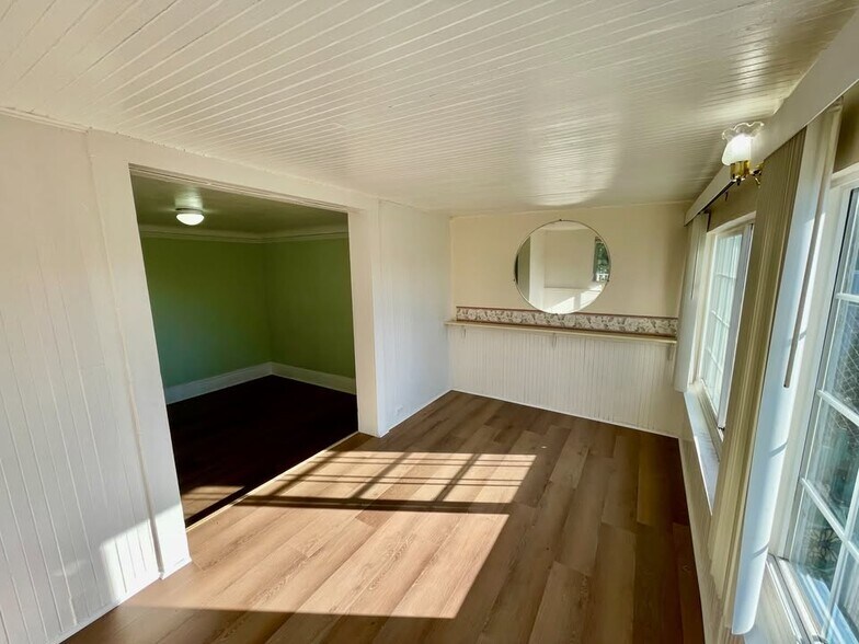 Building Photo - 475 Newton Ave