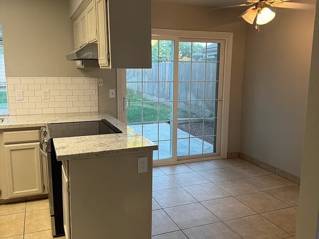 Building Photo - 9950 N Canyon Creek Ln