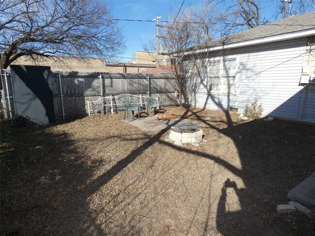 Building Photo - 428 Sayles Blvd