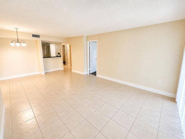 Building Photo - 4205 N University Dr