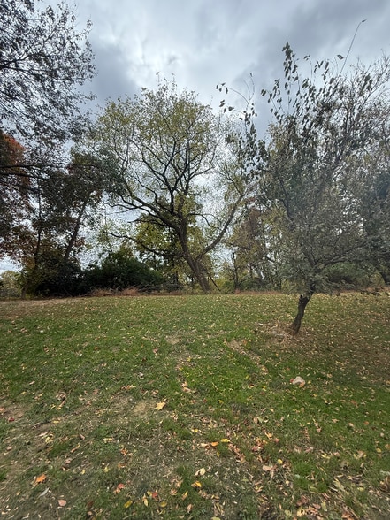 Building Photo - 2105 Florence Ave