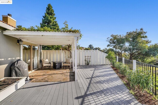 Building Photo - 21 Ironwood