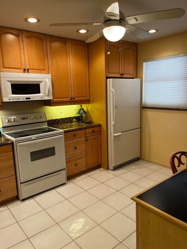 Building Photo - 12870 Briarlake Dr