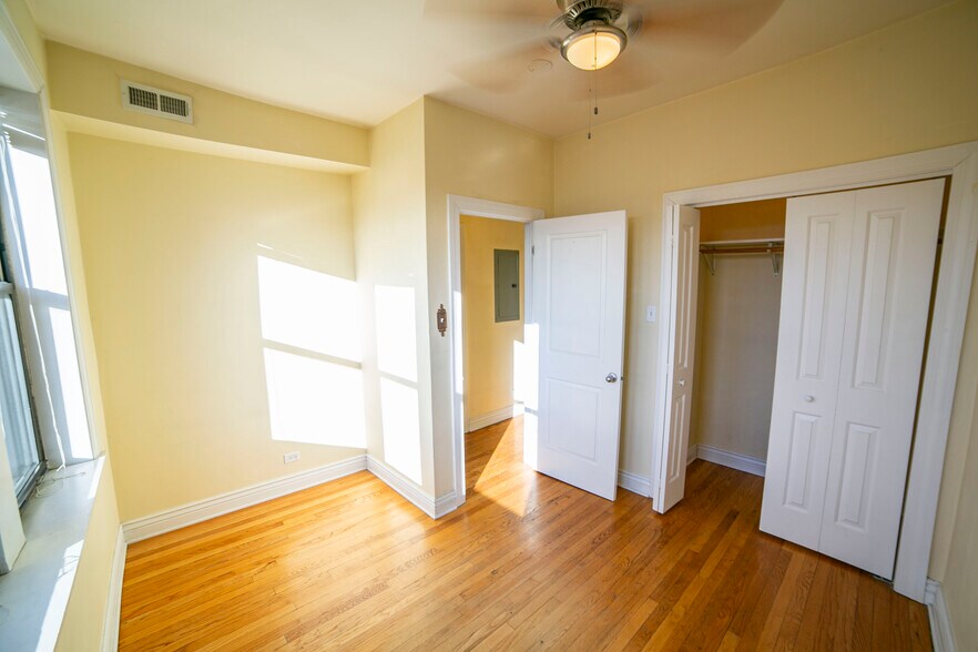 Building Photo - 2707 W Altgeld St