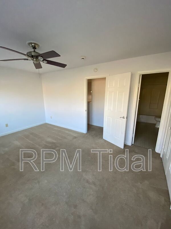 Building Photo - 610 Guy Ln