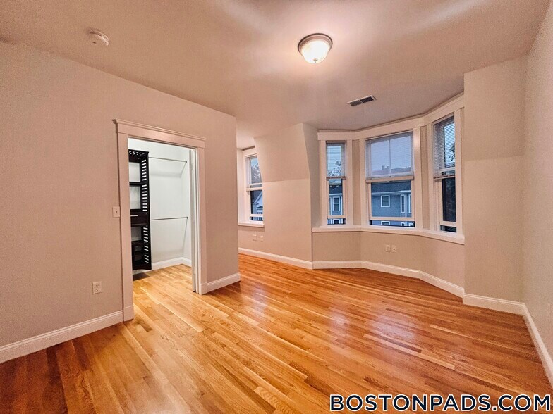 Building Photo - 799 E 4th St