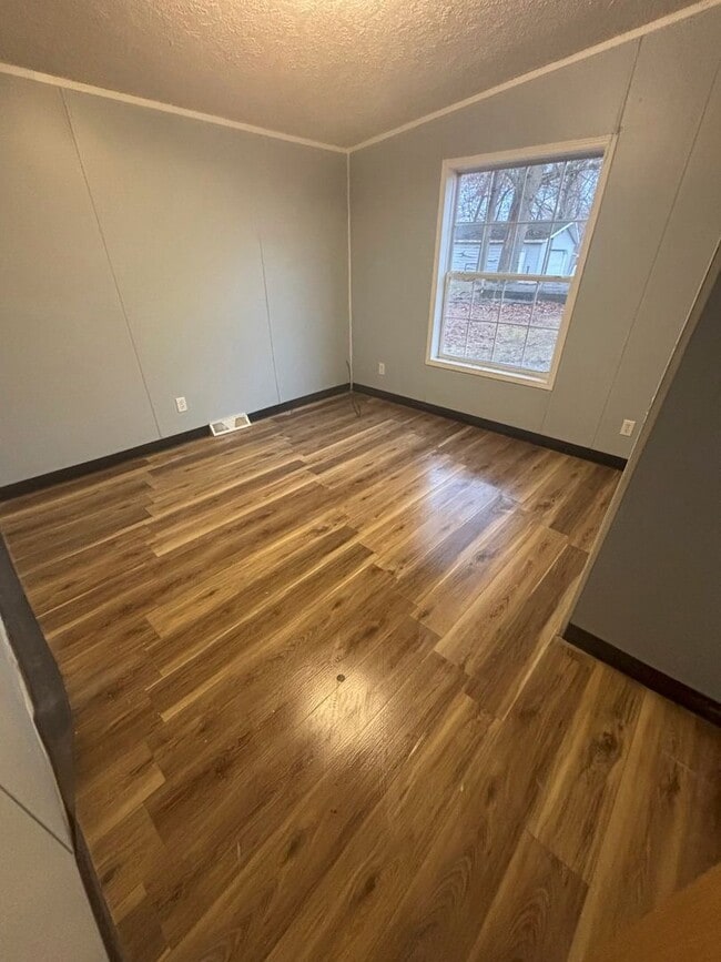 Building Photo - The perfect 3 bedroom 2 bathroom Home