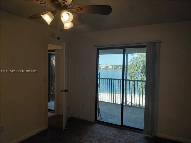 Building Photo - 999 Hamilton Dr