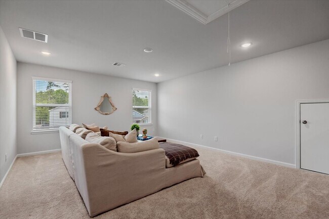 Building Photo - 5728 Palm Flower Dr