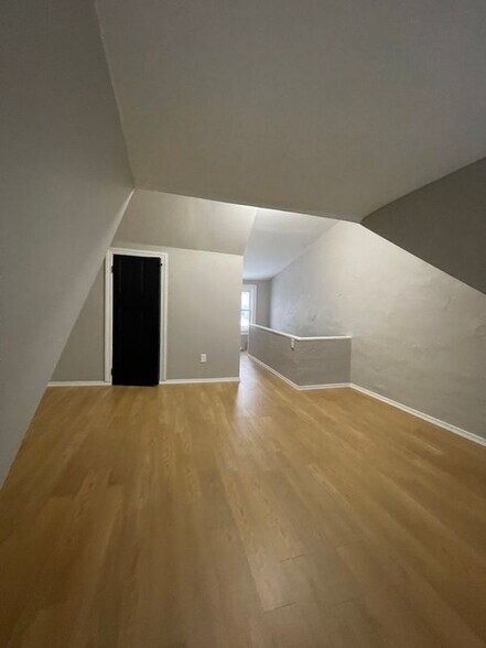 Building Photo - 1335 N 10th St