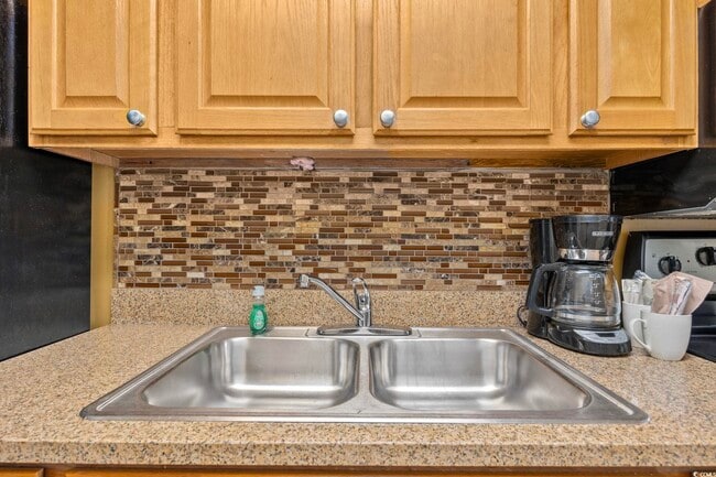 Building Photo - 6804 N Ocean Blvd