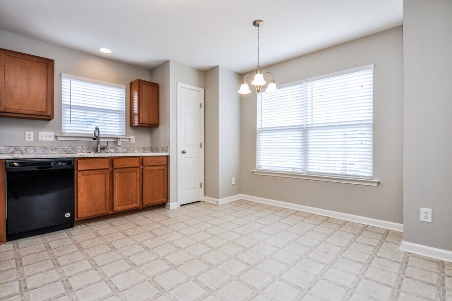 Building Photo - 2707 Brownlow Ct