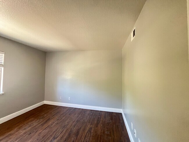 Building Photo - 4 Bedroom/2.5 Bath Home with Pool in Chino...