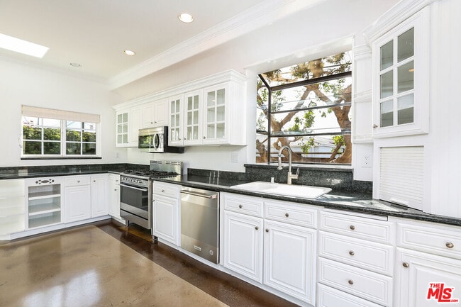 Building Photo - 252 Hampton Dr