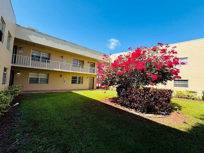 Building Photo - 831 Normandy R