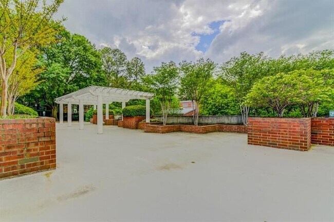 Building Photo - 385 Ralph McGill Blvd NE