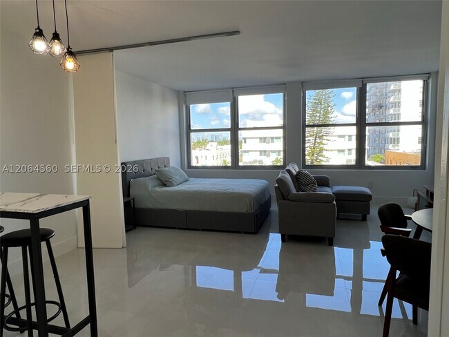 Building Photo - 2899 Collins Ave