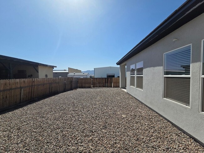 Building Photo - Beautiful new build-Never been lived in with pull through 3 car garage in Fort Mohave AZ
