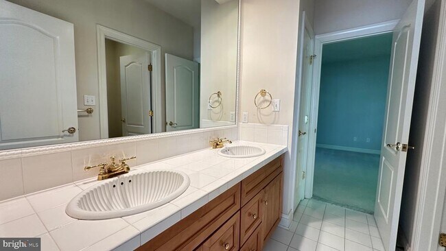 Building Photo - 1354 Lewinsville Mews Ct