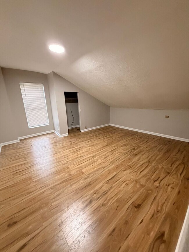 Building Photo - Gorgeous Updated 3 bedroom house!