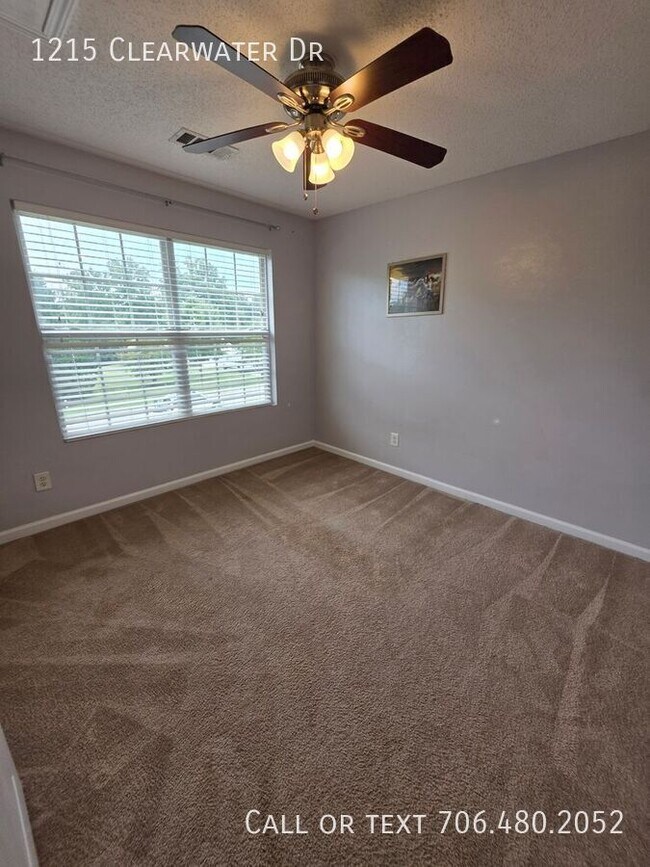 Building Photo - 1215 Clearwater Dr