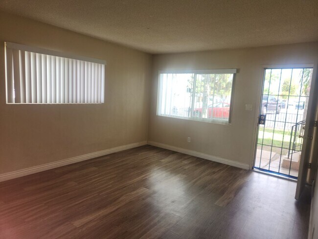 Building Photo - Affordable 2 bedroom, 1 Bath Lower Unit
