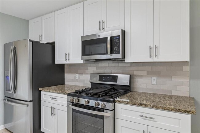 Building Photo - 206 Evergreen Cir
