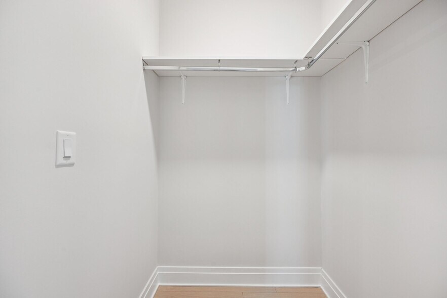 Building Photo - 900 11th St SE