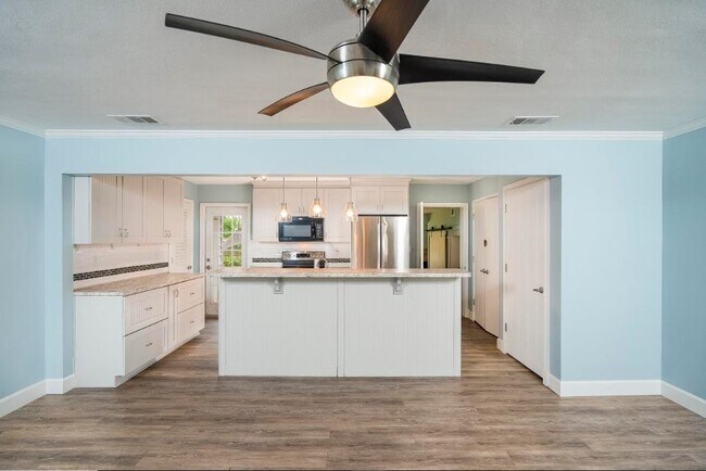 Building Photo - 144 Menendez Rd